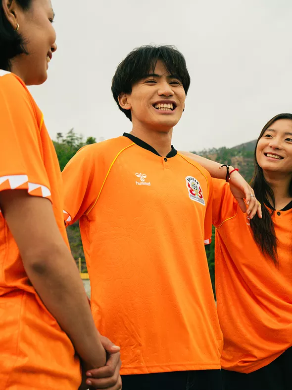 Le nouveau maillot du Bhoutan en hommage aux robes des moines bouddhistes