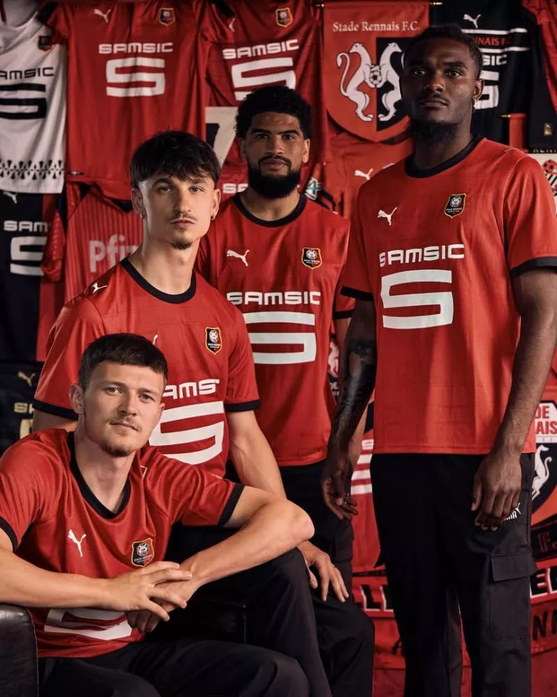 Le Stade rennais présente son nouveau maillot pour la saison 2026-2027