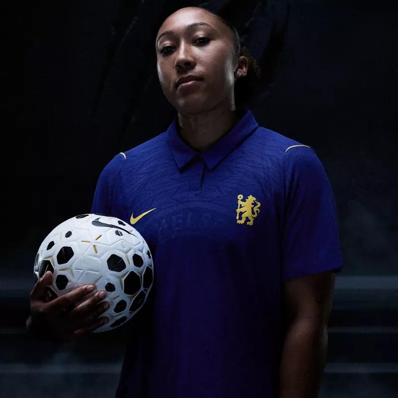Chelsea dégaine son nouveau maillot domicile pour la saison prochaine