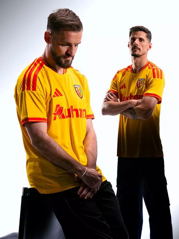 Le RC Lens retrouve adidas sur son nouveau maillot domicile