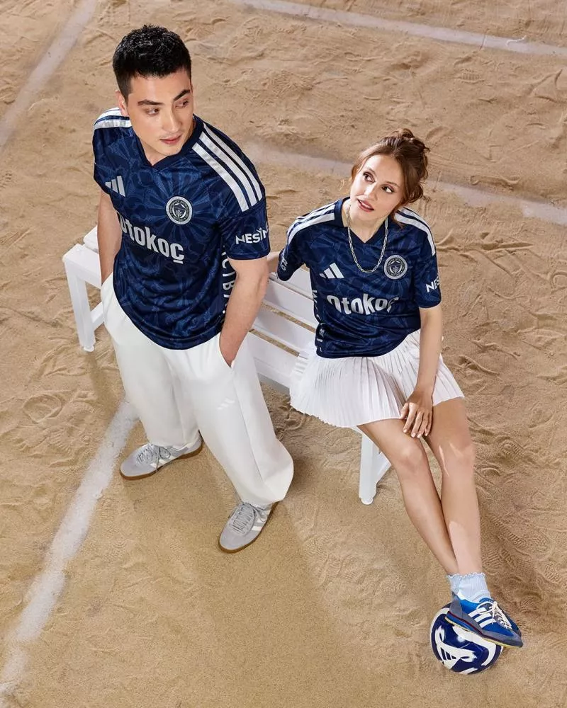 Le Fenerbahçe dégaine trois nouveaux maillots pour ses 120 ans
