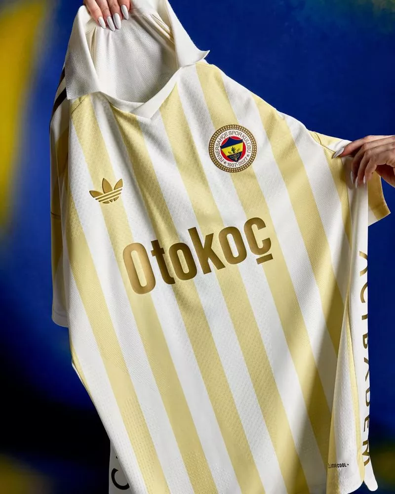 Le Fenerbahçe dégaine trois nouveaux maillots pour ses 120 ans
