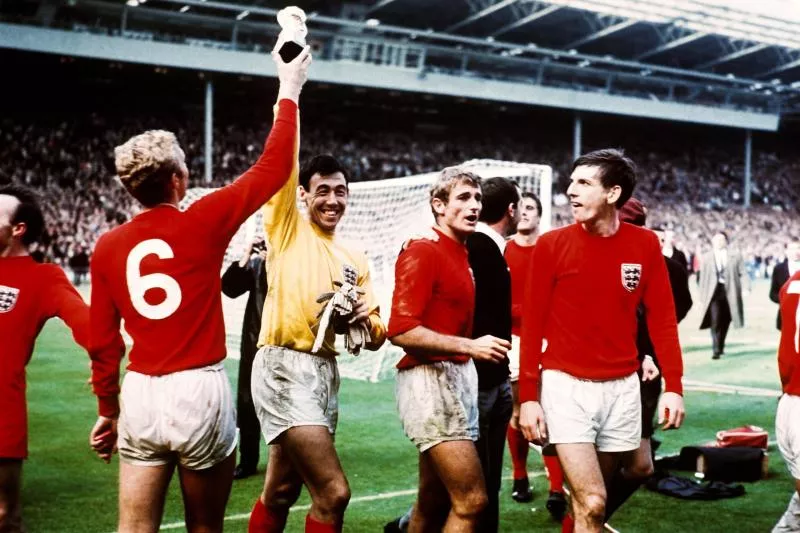 L'histoire de l’iconique maillot rouge de l’Angleterre 1966