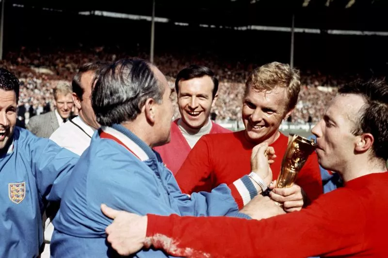 L'histoire de l’iconique maillot rouge de l’Angleterre 1966
