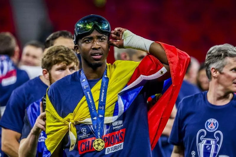 Pourquoi les joueurs du PSG ont-ils célébré leur titre avec des masques de ski ?