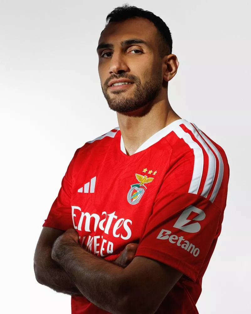 Le nouveau maillot domicile de Benfica est une révolution ?