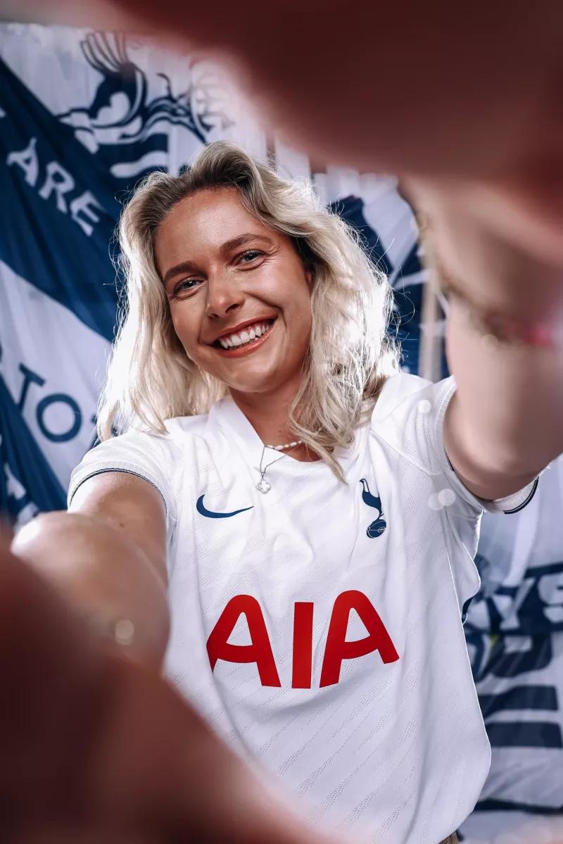 Tottenham dévoile ses nouveaux maillots pour la saison 2026-2027