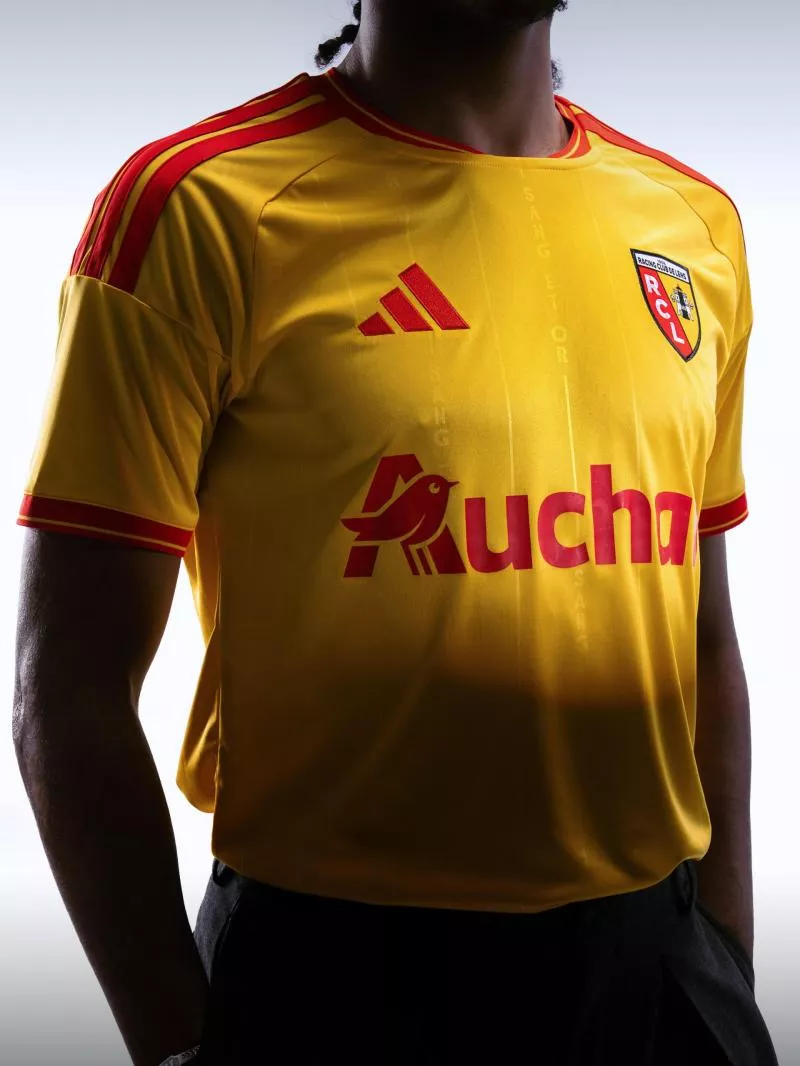 Le RC Lens retrouve adidas sur son nouveau maillot domicile