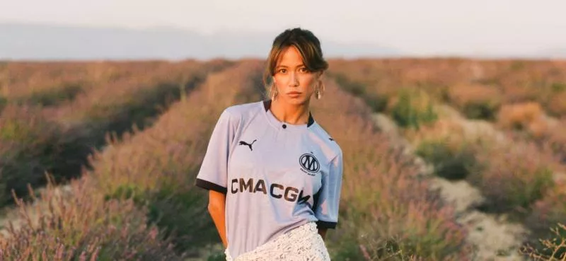 L&rsquo;Olympique de Marseille dévoile un troisième maillot couleur lavande