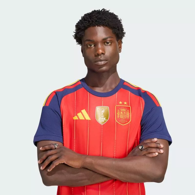 Le maillot champion du monde à deux étoiles de l'Espagne bientôt disponible ?