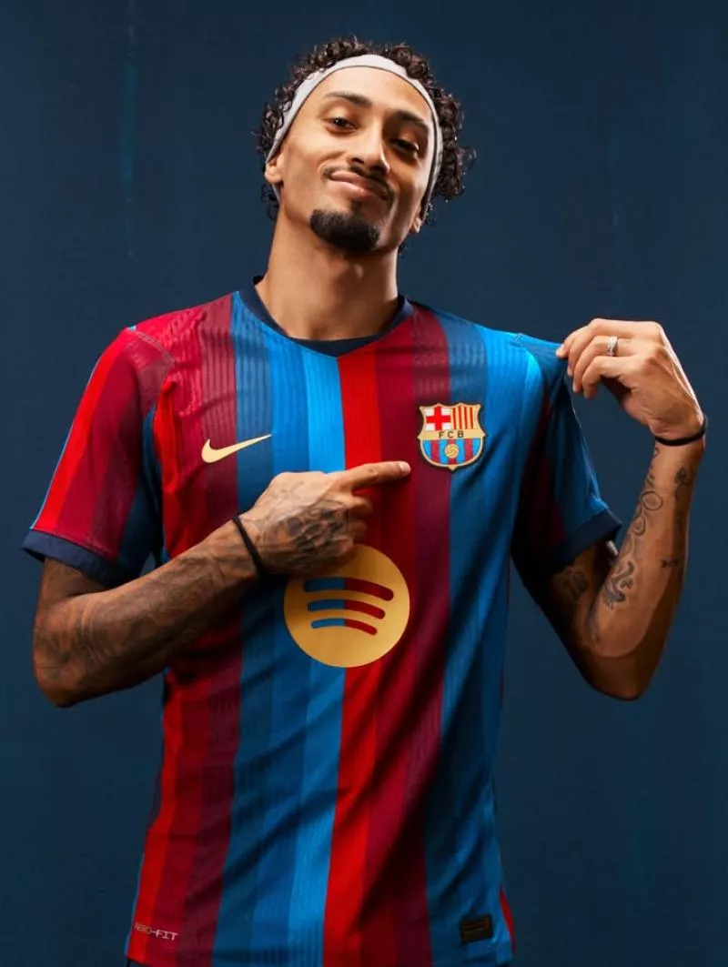Le FC Barcelone dévoile son nouveau maillot domicile pour 2026-2027