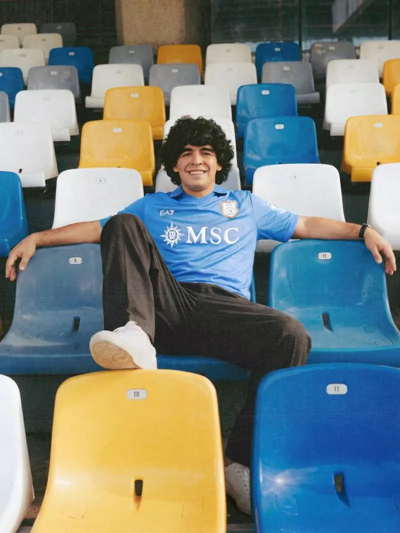 Naples dévoile un magnifique maillot domicile pour son centenaire