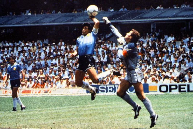 Diego Armando MARADONA / Peter SHILTON - 22.06.1986 - Argentine / Angleterre - Coupe du Monde - Quart de Finale - Azteca Stadium - Mexico City Photo : Aldo Liverani / Icon Sport - Photo by Icon Sport