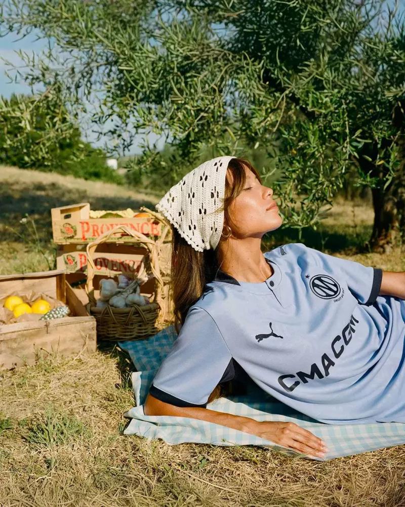 L'Olympique de Marseille dévoile un troisième maillot couleur lavande