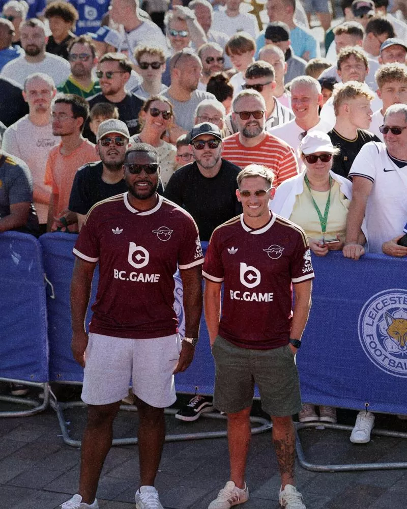 Leicester dévoile un joli maillot extérieur pour son arrivée en League One