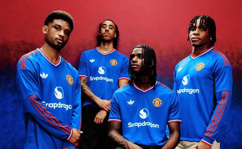 Manchester United vire au bleu avec son nouveau maillot extérieur 2026-2027