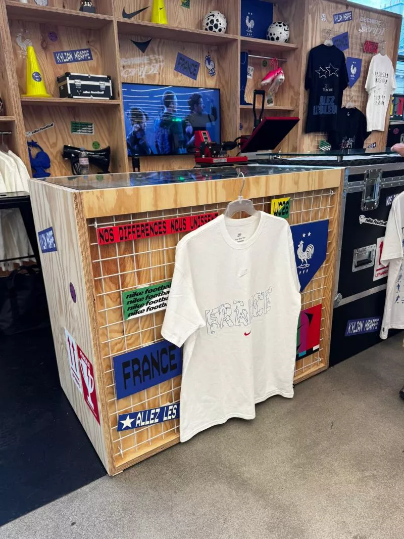 Customisez votre tee-shirt des Bleus avec des patchs exclusifs chez Nike Citadium