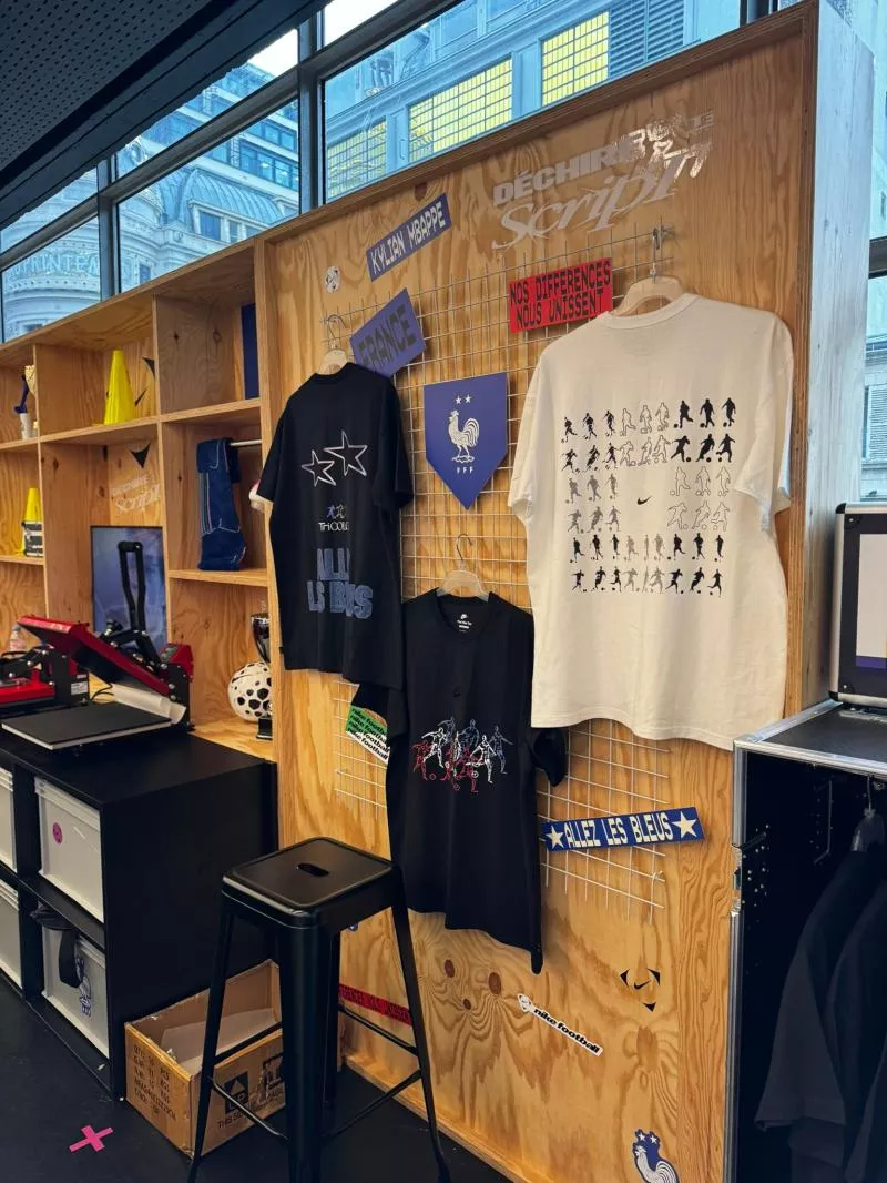 Customisez votre tee-shirt des Bleus avec des patchs exclusifs chez Nike Citadium
