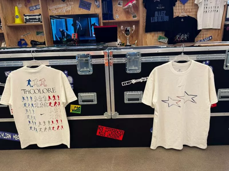 Customisez votre tee-shirt des Bleus avec des patchs exclusifs chez Nike Citadium