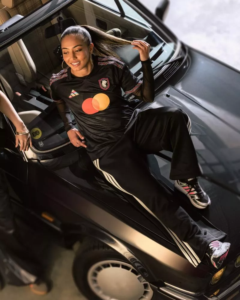 L'OL et OL Lyonnes dévoilent un maillot Third aux couleurs de la funk lyonnaise