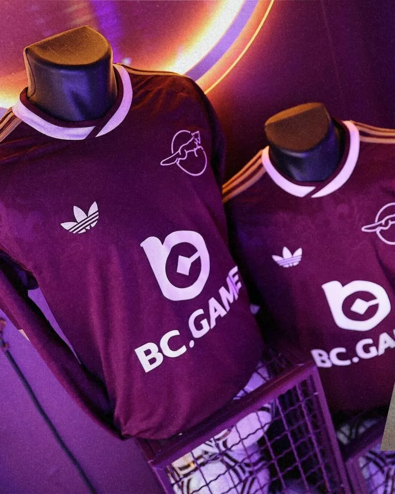 Leicester dévoile un joli maillot extérieur pour son arrivée en League One