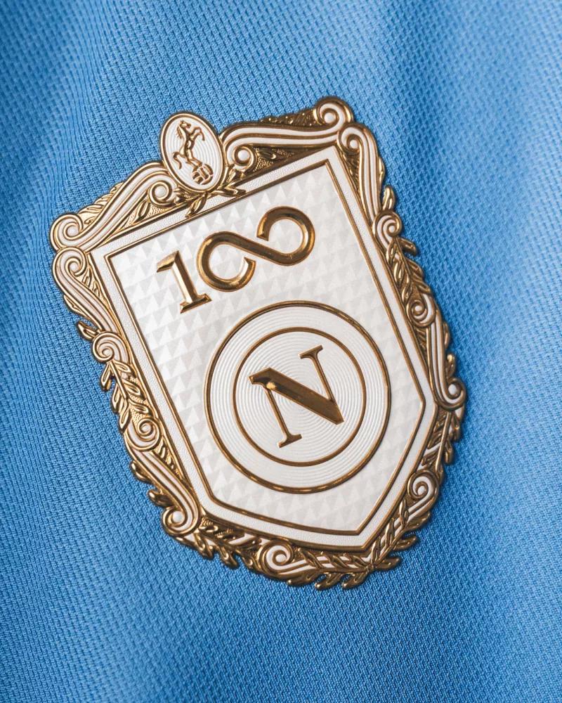 Naples dévoile un magnifique maillot domicile pour son centenaire