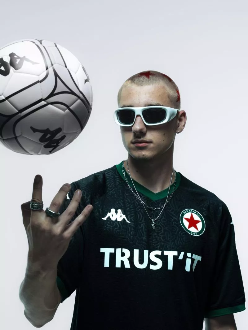 Le street art laisse son empreinte sur le nouveau maillot du Red Star