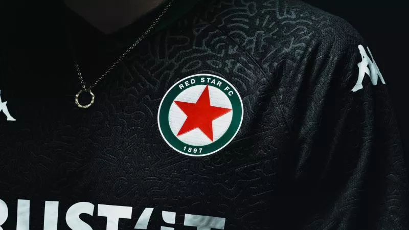 Le street art laisse son empreinte sur le nouveau maillot du Red Star