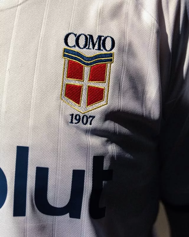 Le trèfle débarque sur le nouveau maillot extérieur de Côme