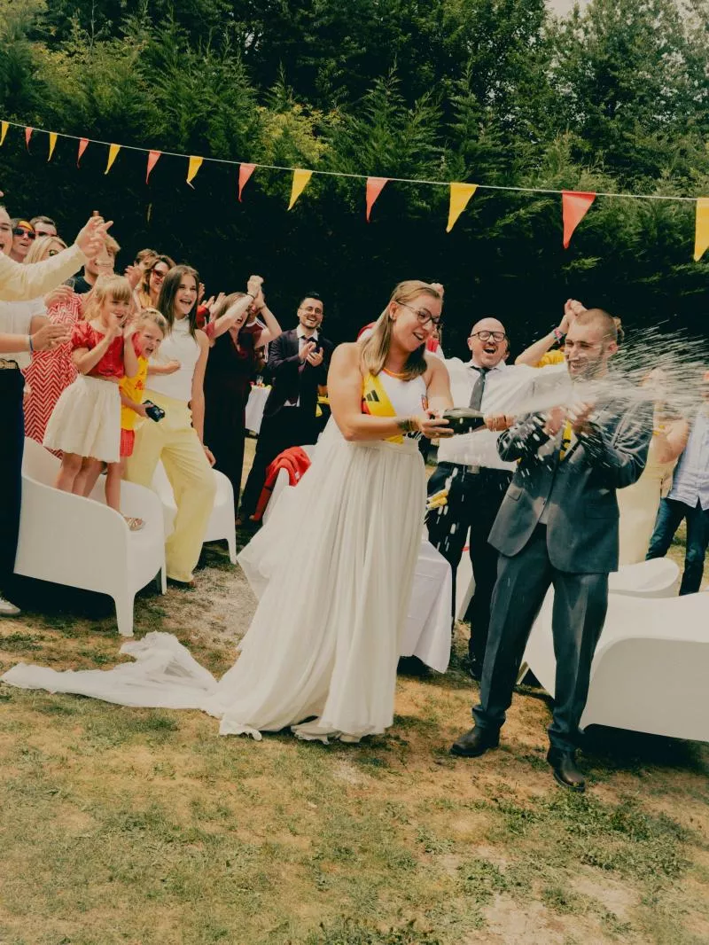 Le nouveau maillot third du RC Lens présenté à un mariage de supporters ?
