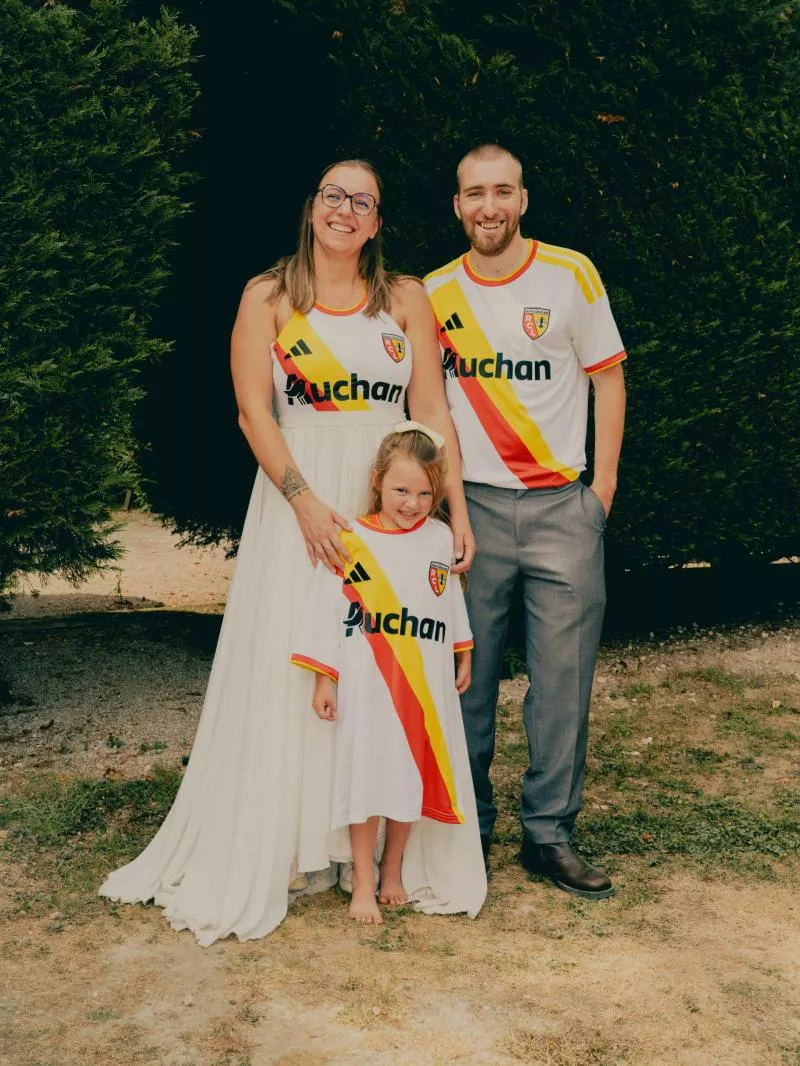 Le nouveau maillot third du RC Lens présenté à un mariage de supporters ?