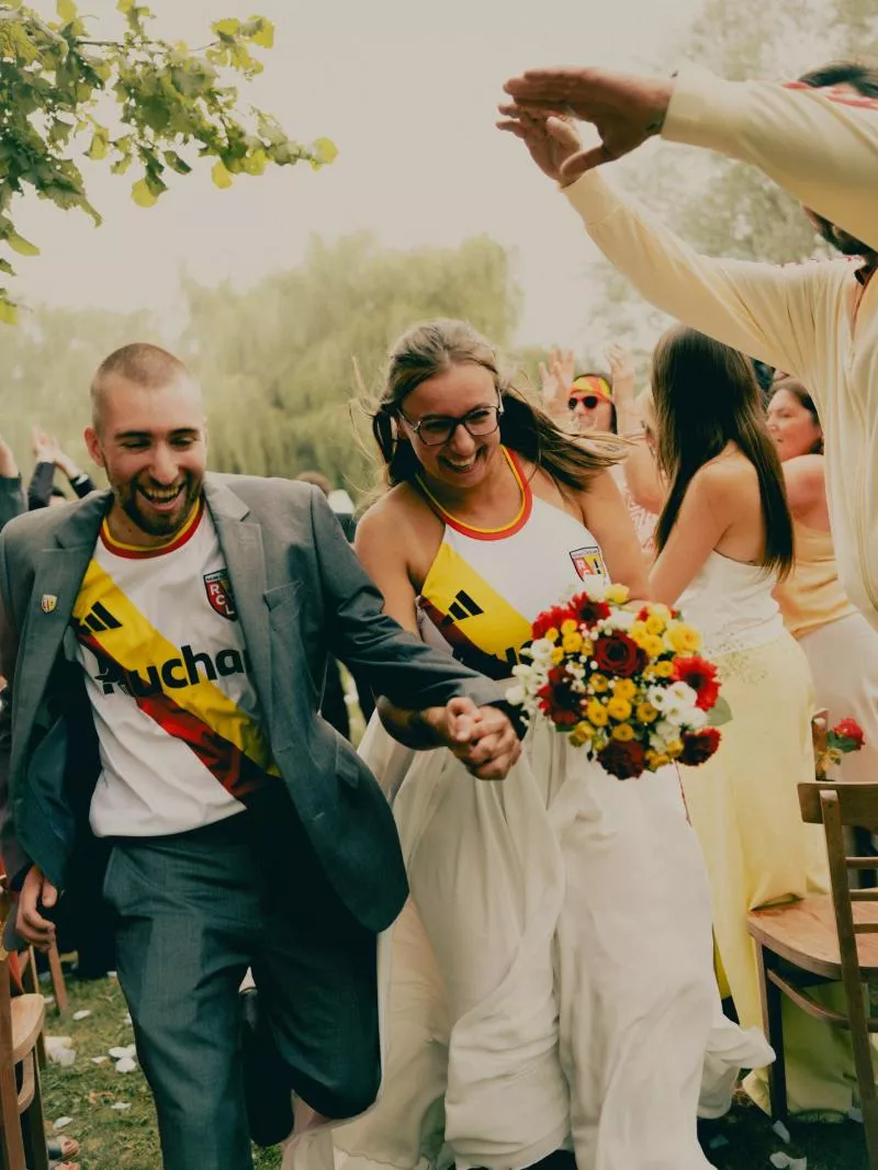 Le nouveau maillot third du RC Lens présenté à un mariage de supporters ?