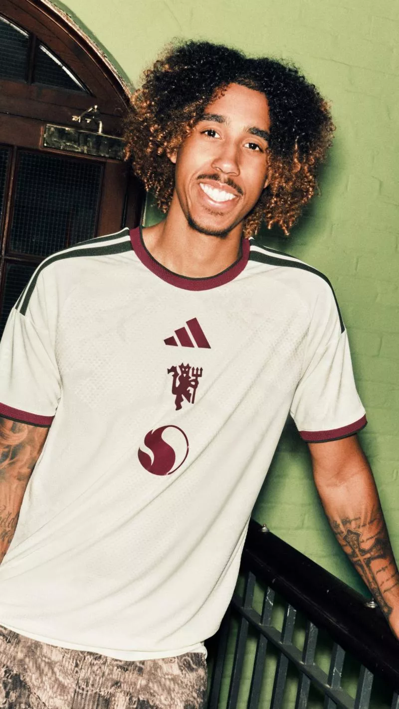Manchester United dévoile son maillot third 2026-2027 inspiré par la culture de la ville