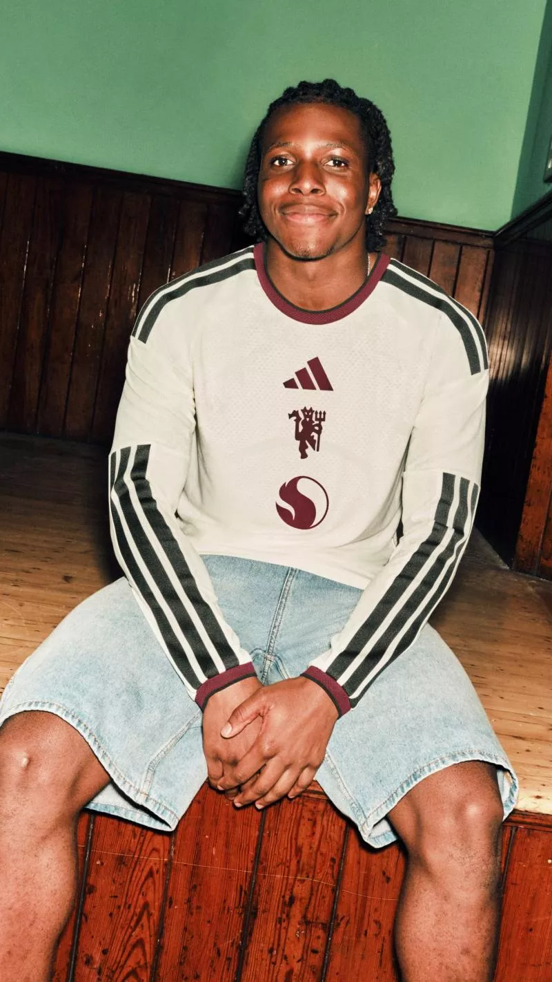 Manchester United dévoile son maillot third 2026-2027 inspiré par la culture de la ville