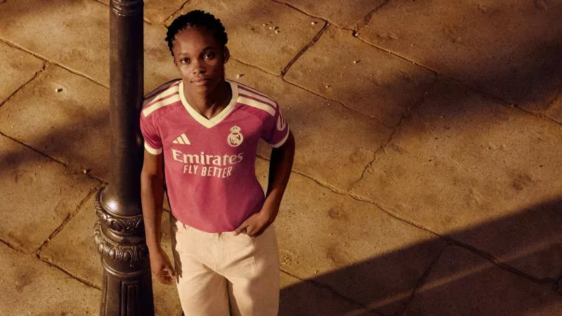 Le Real Madrid vire au rose avec son nouveau maillot third 2026-2027
