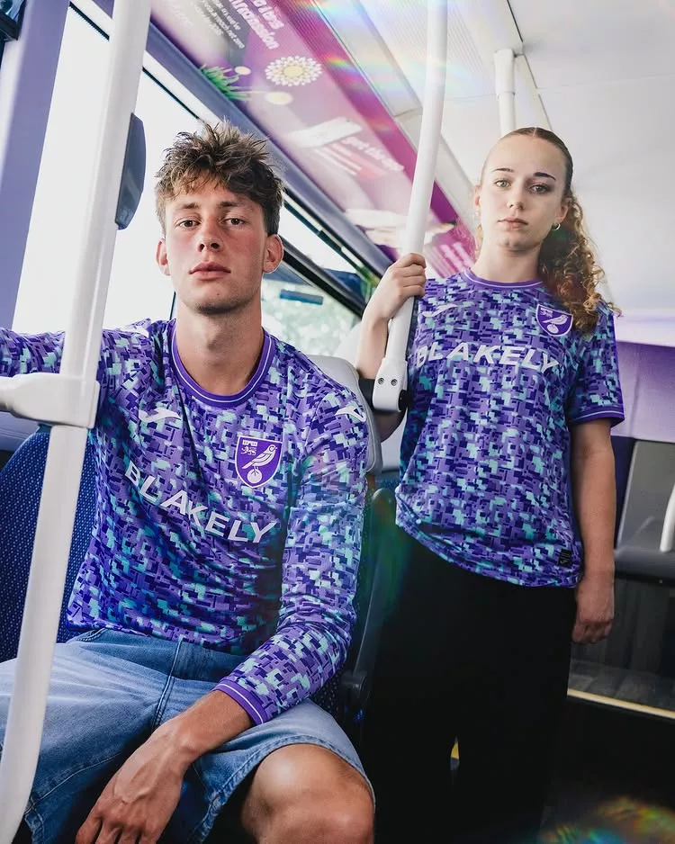 Top 10 : les présentations de maillots les plus improbables de 2026-2027
