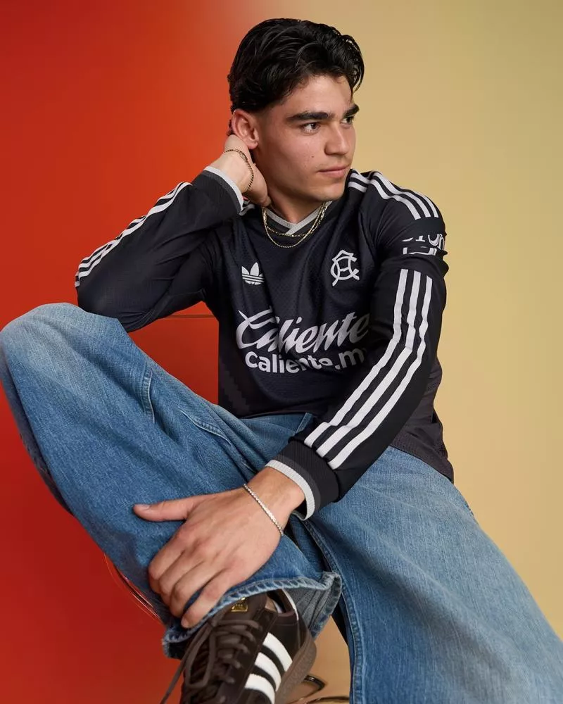 Top 10 : les nouveaux maillots sublimés par les manches longues