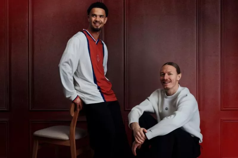 Le PSG dévoile un maillot rétro inspiré des années 90