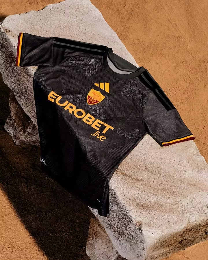 L'AS Roma régale avec son nouveau maillot third