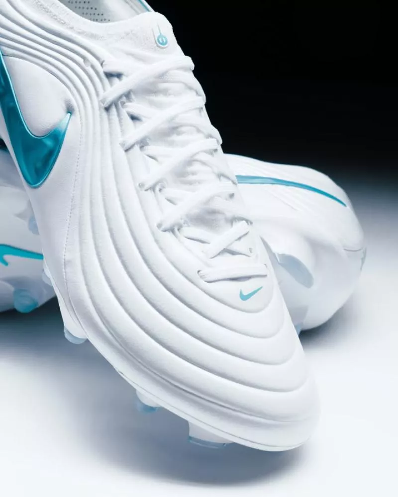 Nike dévoile son nouveau pack de crampons « Bright Lights »