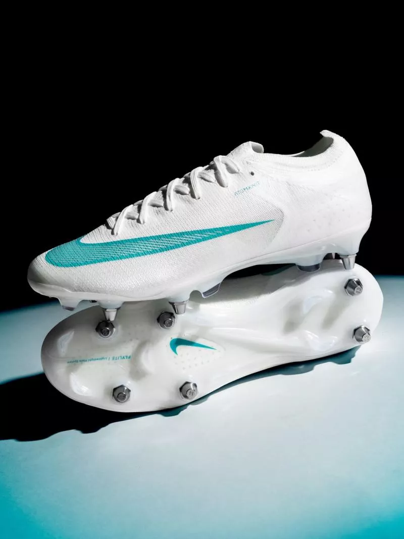 Nike dévoile son nouveau pack de crampons « Bright Lights »