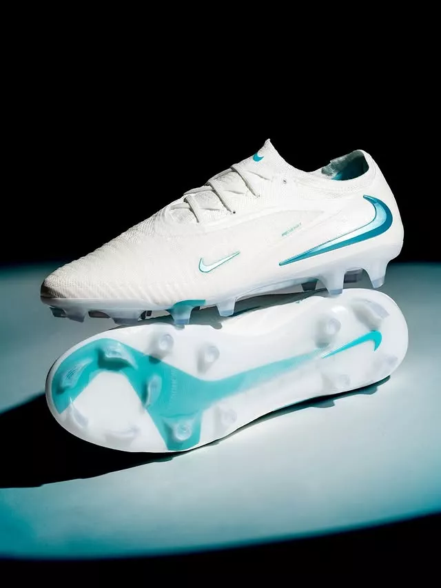 Nike dévoile son nouveau pack de crampons « Bright Lights »