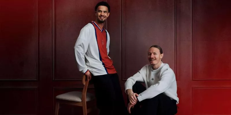 Le PSG dévoile un maillot rétro inspiré des années 90
