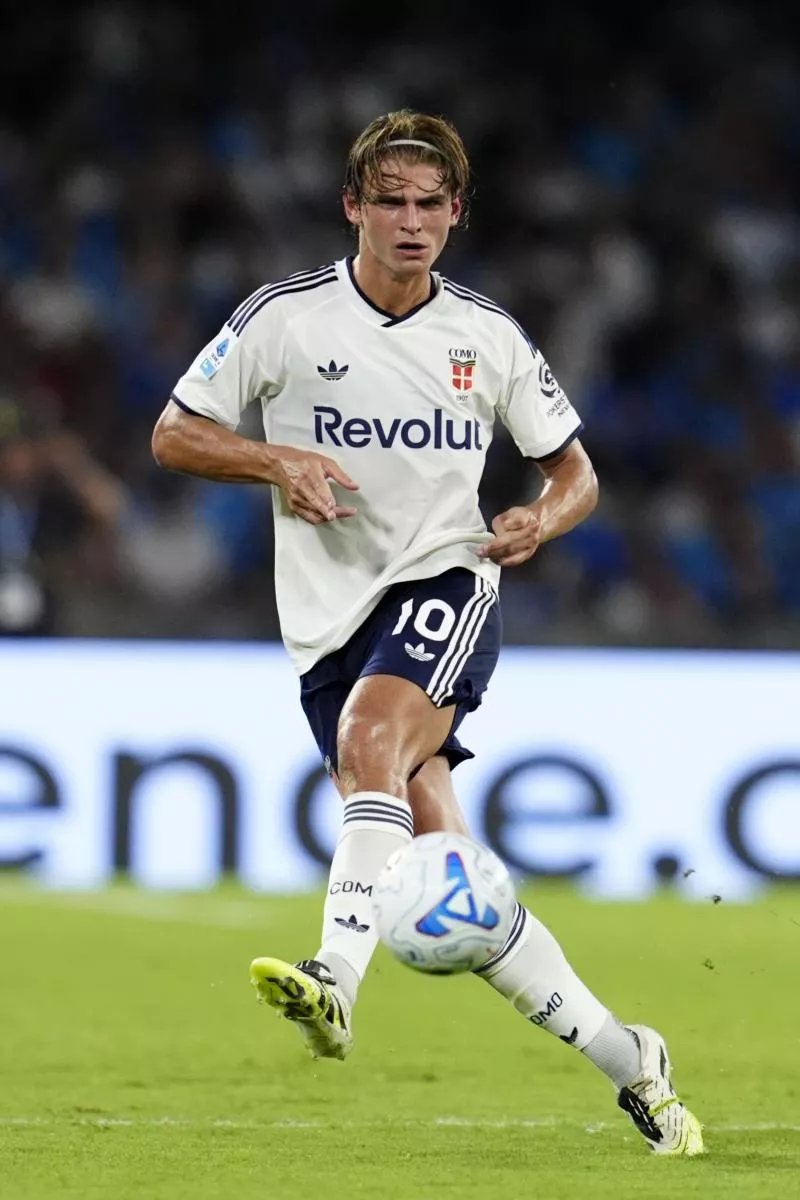 Nico Paz (Como 1907) in action during the Serie A match between SSC Napoli and Como 1907 at Stadio Diego Armando Maradona on August 30, 2026 in Naples, Italy. (Photo by Matteo Ciambelli/DeFodi Images) - Photo by Icon Sport