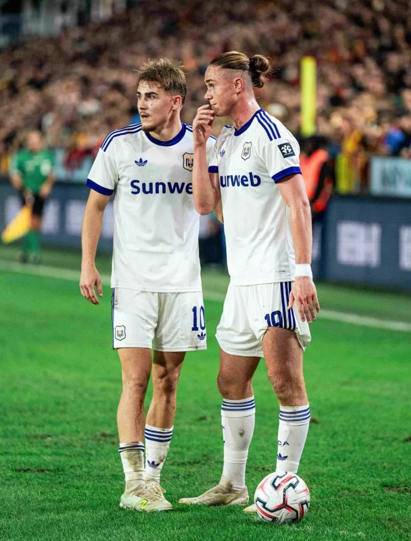 Top 10 : les sponsors qui s'intègrent parfaitement aux maillots cette saison