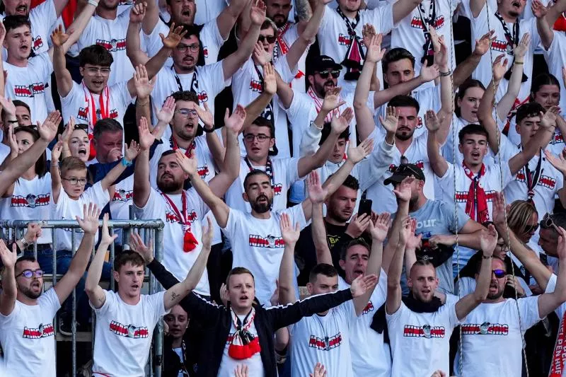 Le bel hommage à Éric Roy lors de Brest-PSG