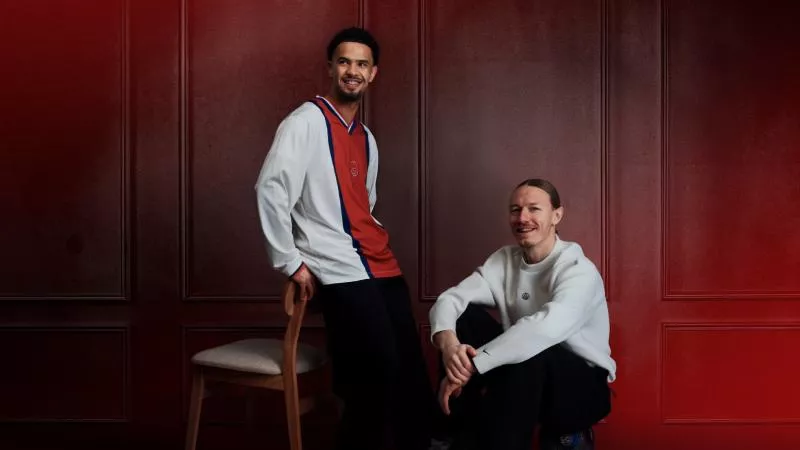 Le PSG dévoile un maillot rétro inspiré des années 90