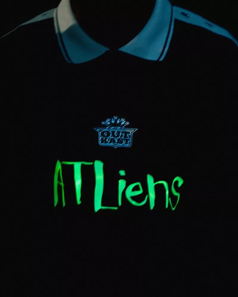 Outkast sort un maillot pour aider le football amateur à Atlanta
