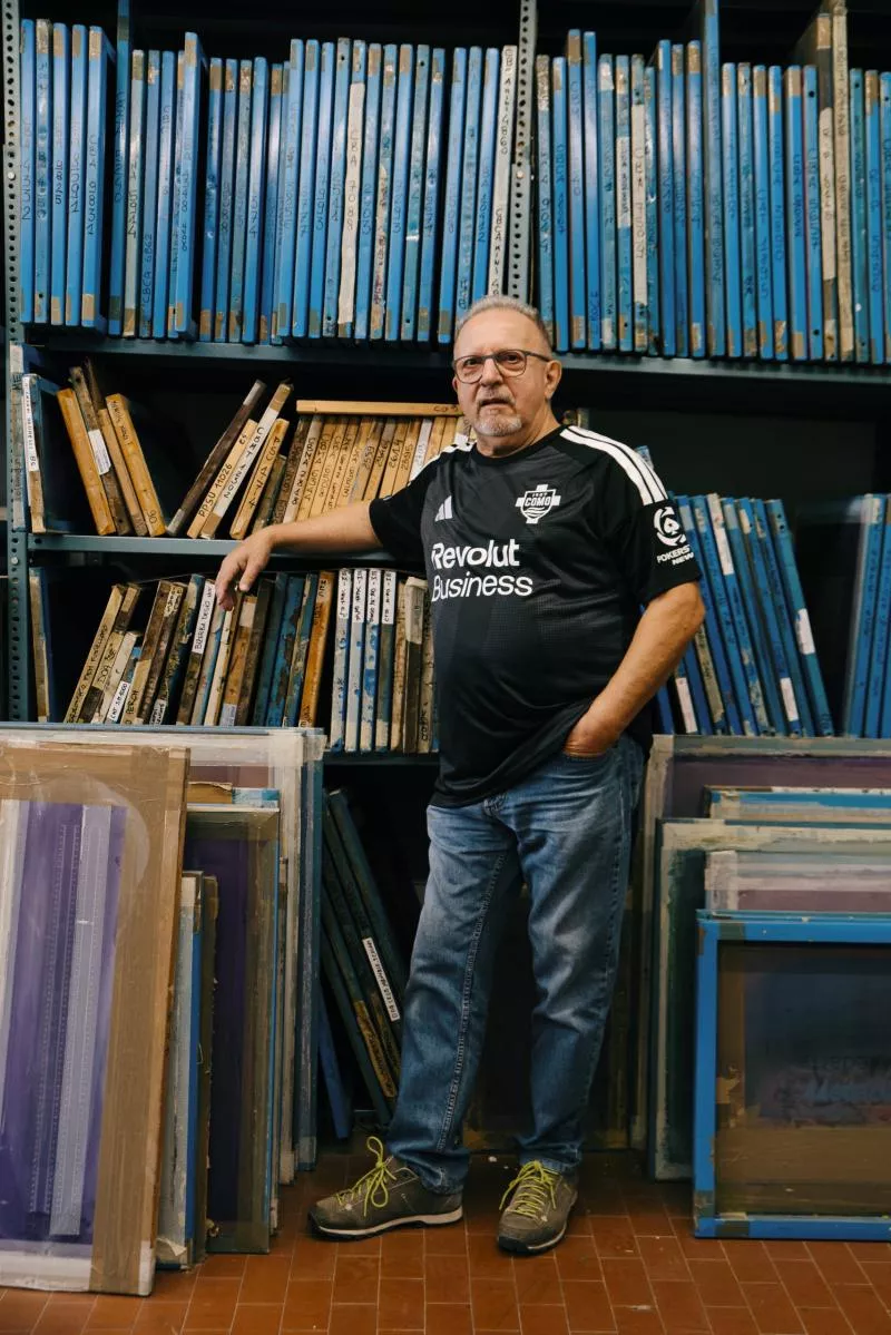 Les commerçants de Como dévoilent le troisième maillot avant les joueurs.