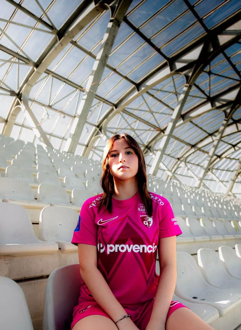Octobre Rose : le Grenoble Foot 38 dévoile un maillot spécial pour lutter contre le cancer du sein